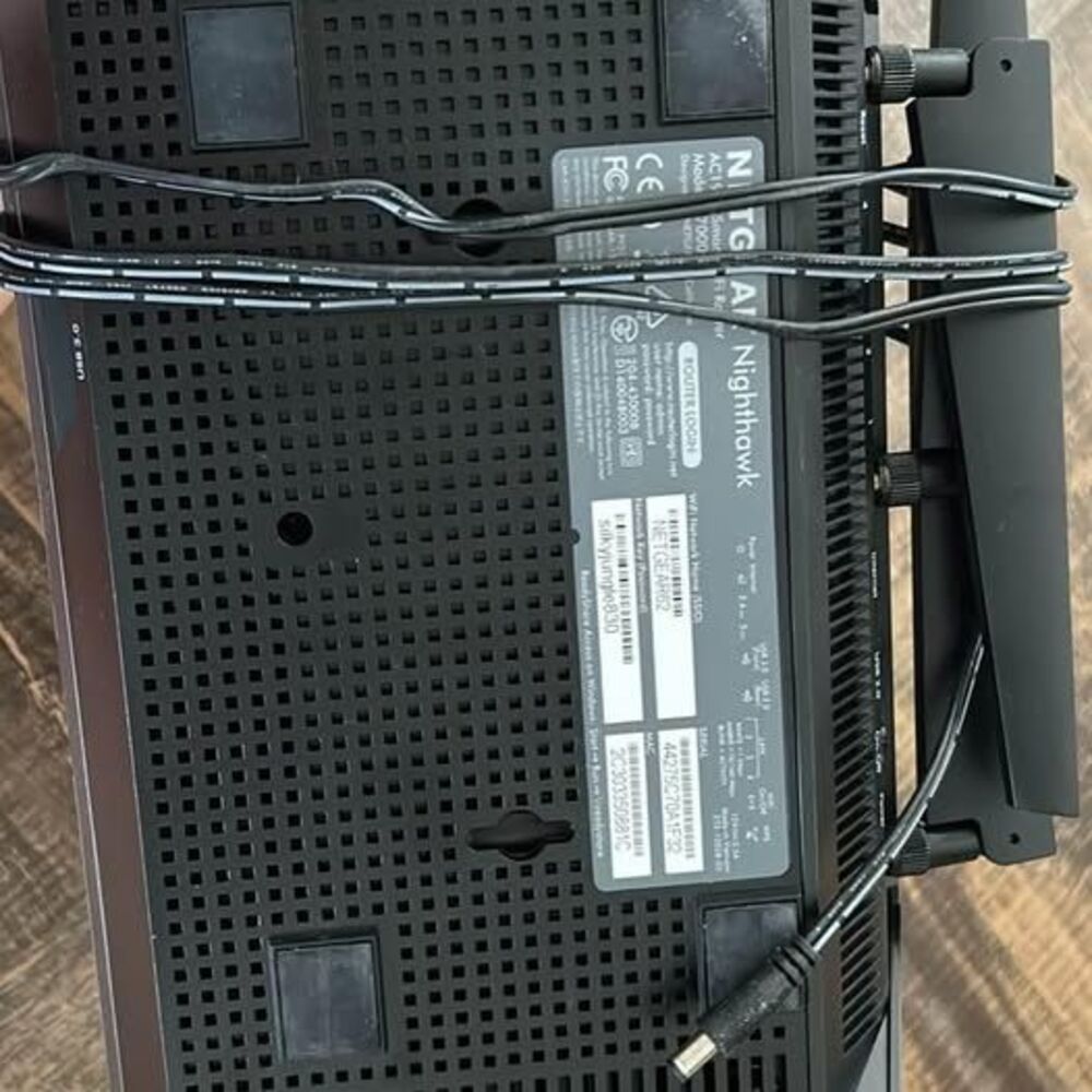 WiFi Router - NETGEAR Nighthawk Smart Router - AC1900 - Picture 2 of 2